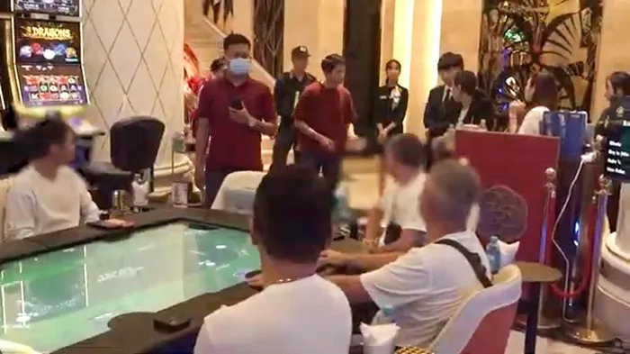 Bắt quả tang 13 người nước ngo&agrave;i đ&aacute;nh bạc tại tầng hầm Sheraton Nha Trang