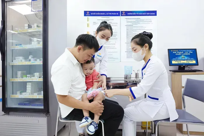 Việt Nam triển khai vaccine tay ch&acirc;n miệng cho trẻ từ 2 th&aacute;ng tuổi 