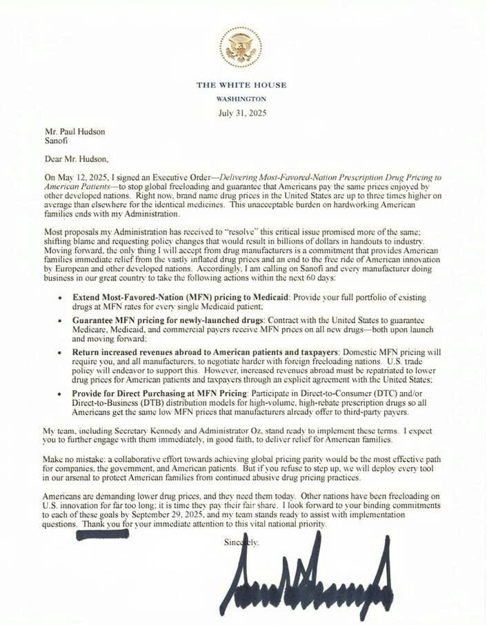 Tổng thống Trump ra tối hậu thư yêu cầu các hãng dược giảm giá thuốc