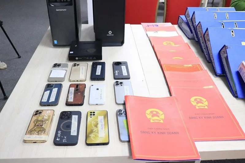 Khởi tố nh&oacute;m lừa đảo 318 tỷ đồng của ng&acirc;n h&agrave;ng tại H&agrave; Nội