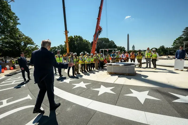 Ông Trump thông báo hoàn tất xây dựng bãi đáp trực thăng tại Nhà Trắng