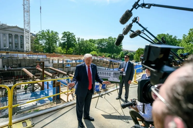 Nh&agrave; Trắng v&agrave; CNN khẩu chiến sau khi &ocirc;ng Trump mắng ph&oacute;ng vi&ecirc;n ngay tại Ph&ograve;ng Bầu dục