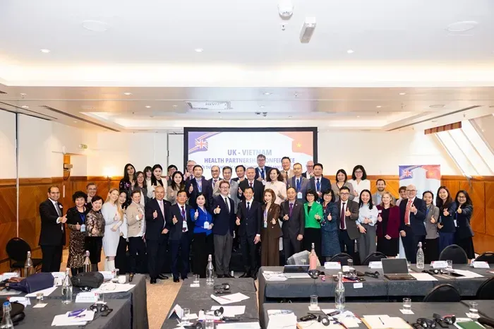 viet-nam-vuong-quoc-anh-tang-cuong-hop-tac-trong-linh-vuc-y-te-1.webp Việt Nam - Vương quốc Anh tăng cường hợp tác trong lĩnh vực y tế