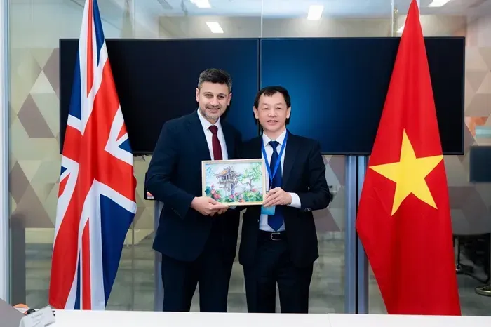 viet-nam-vuong-quoc-anh-tang-cuong-hop-tac-trong-linh-vuc-y-te-2.webp Việt Nam - Vương quốc Anh tăng cường hợp tác trong lĩnh vực y tế