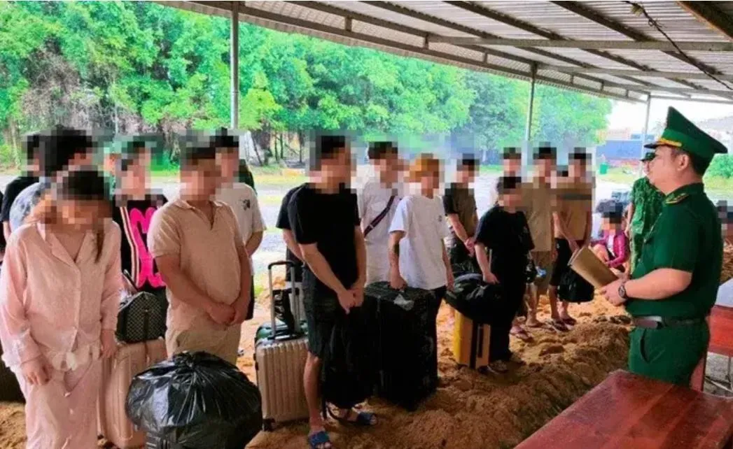 Campuchia bàn giao 161 công dân Việt Nam sau đợt truy quét lừa đảo trực tuyến