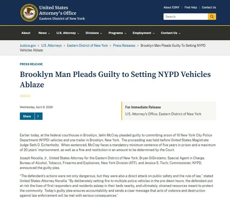 vu-11-xe-canh-sat-o-new-york-bi-hong-hoa-mot-nha-hoat-dong-nhan-toi-2.webp Vụ 11 xe cảnh sát ở New York bị phóng hoả, một nhà hoạt động nhận tội
