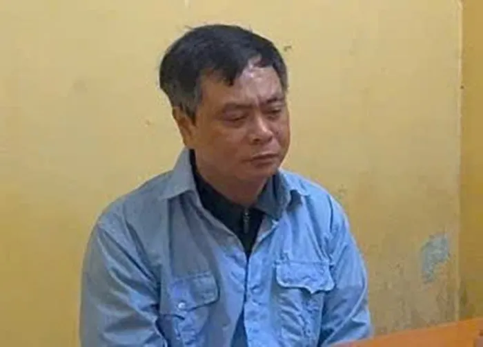 Khởi tố Hiệu trưởng &ldquo;ăn chặn&rdquo; tiền A80 của sinh vi&ecirc;n 