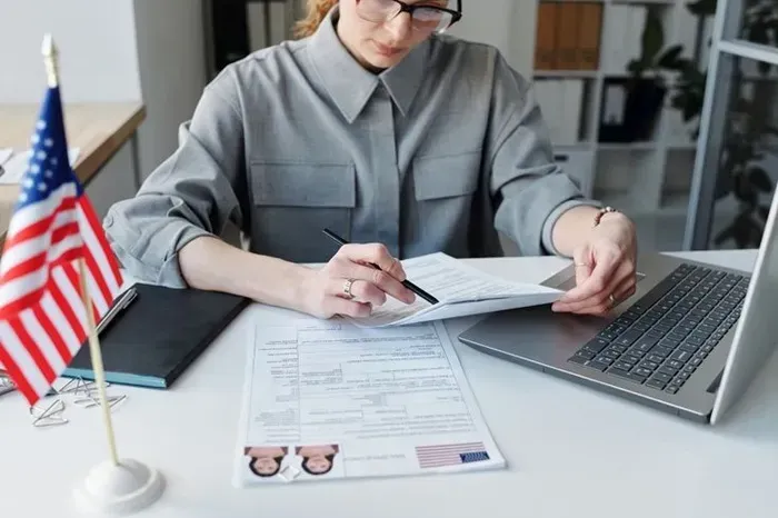USCIS siết xét duyệt nhập cư: Hồ sơ thiếu bằng chứng có thể bị từ chối ngay