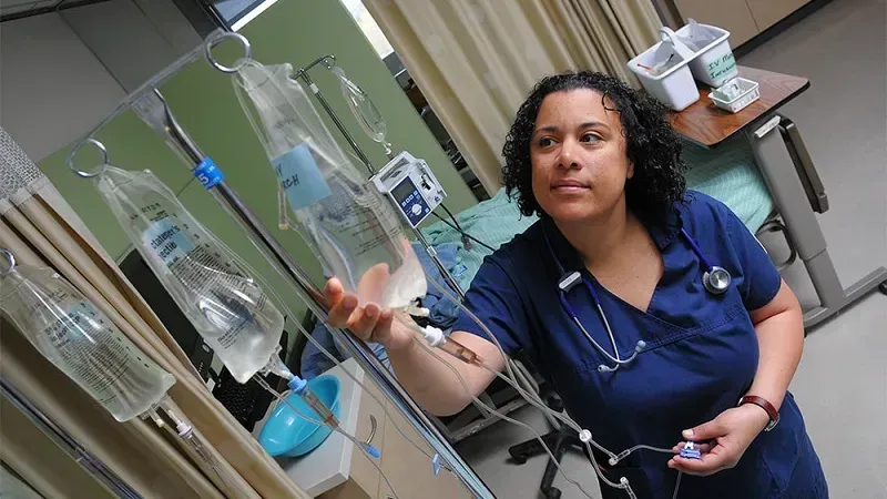 Hoa-Ky-keu-goi-dua-nganh-dieu-duong-vao-danh-sach-bang-cap-chuyen-mon-1.webp Hoa Kỳ: Kêu gọi đưa ngành điều dưỡng vào danh sách “bằng cấp chuyên môn”