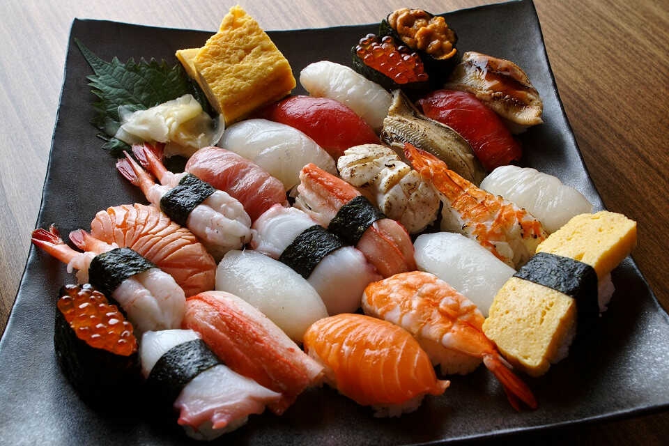 Sushi: Món ăn đậm đà hương vị mùa xuân Nhật Bản Sushi: Món ăn đậm đà hương vị mùa xuân Nhật Bản